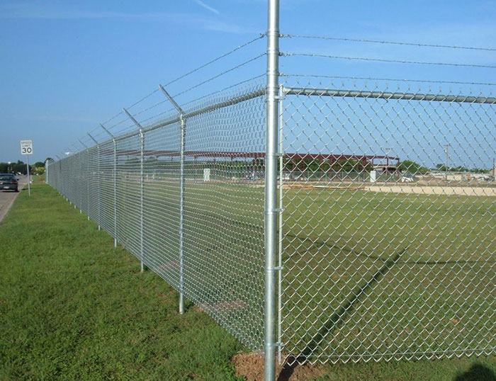 Golf course wire mesh fence specifications and functions