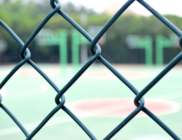 How to install the wire mesh fence for stadium?